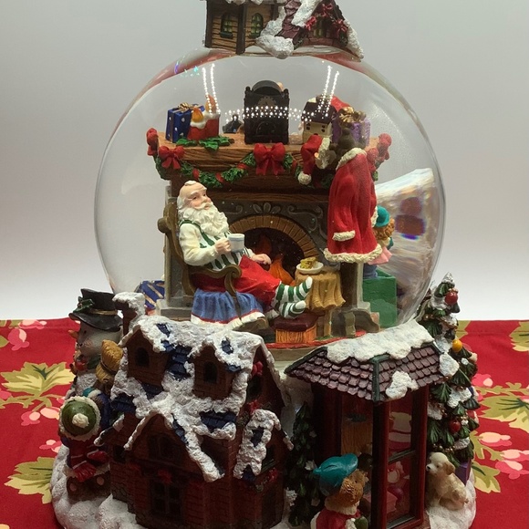 Large Vintage Kirkland Musical/Revolving Christmas Waterglobe. Original Box. - Picture 1 of 11